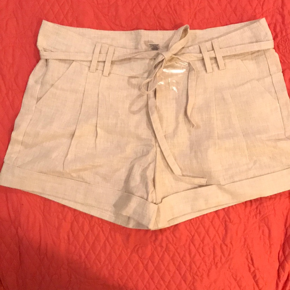 Beige Women's Linen Blend Tie-Waist Shorts